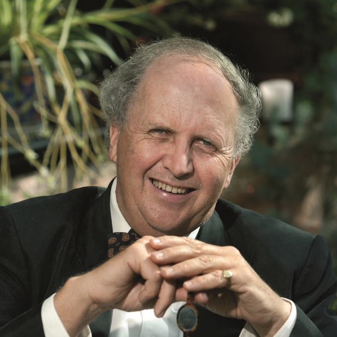 <b>Alexander McCall</b> Smith - CroppedImage680680-Alexander-McCall-Smith-Photo-Graham-Clark