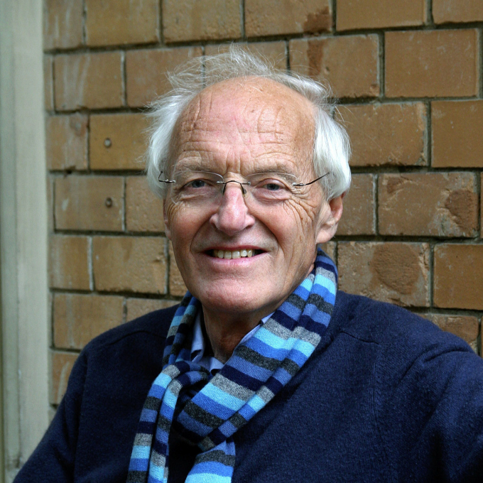 headlong michael frayn summary